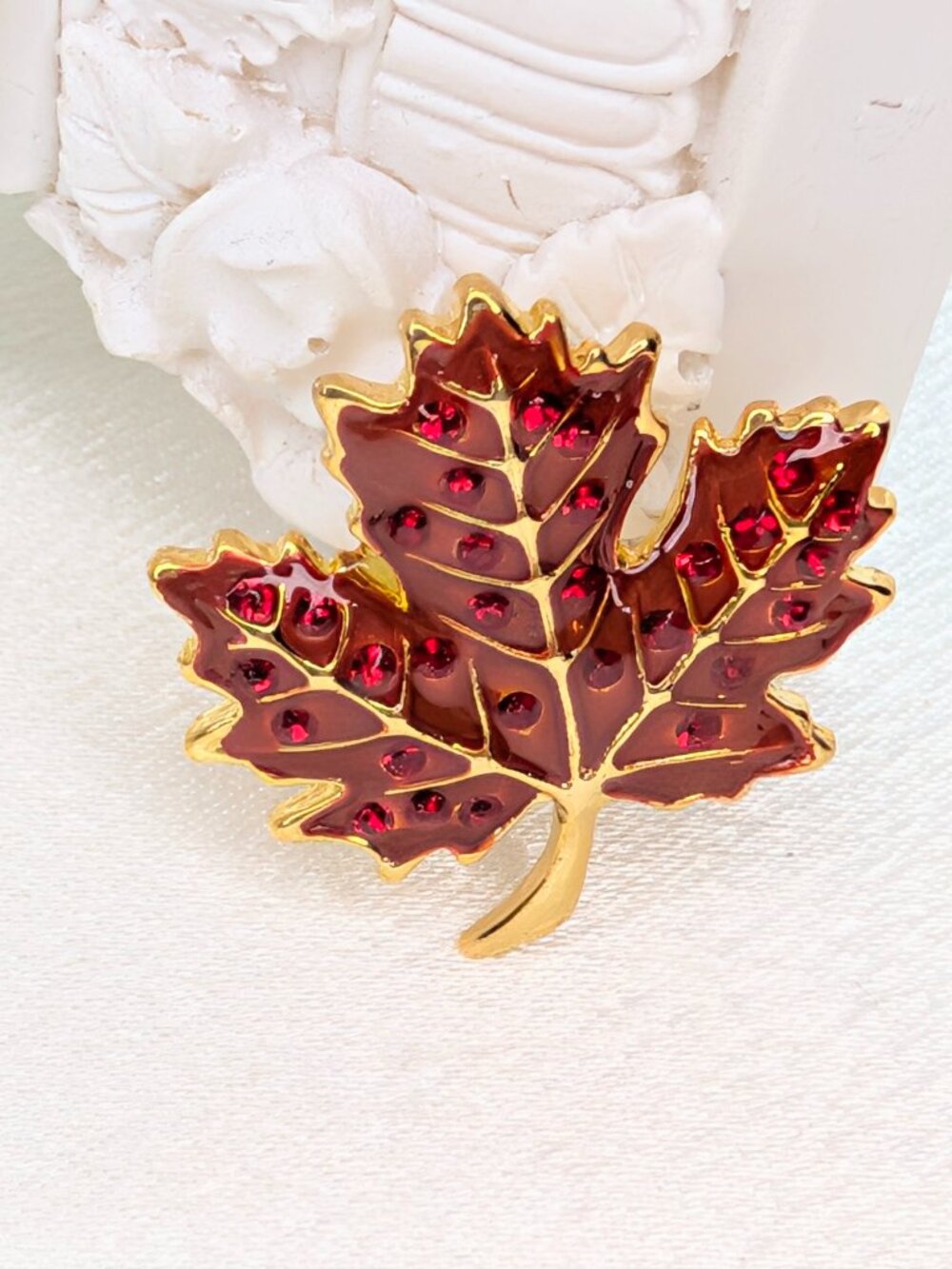 NEW Red Maple Leaf Put 'Em Pin